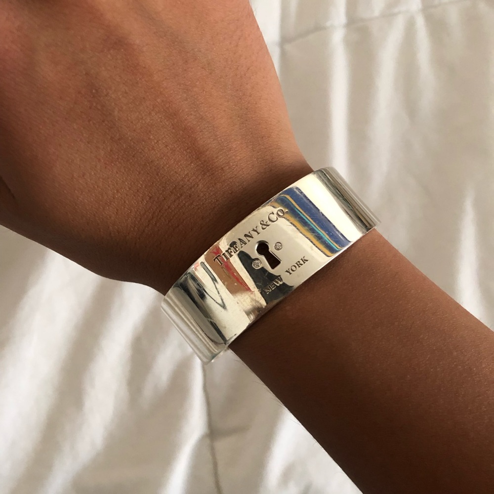 Tiffany & Co. silver lock bracelet -2 diamonds